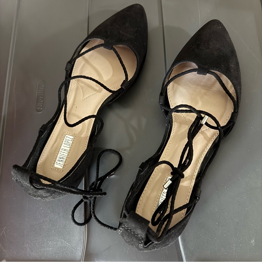 New in Box Jennifer Lopez Tessa Black Size 8.5 Strappy Flats C2